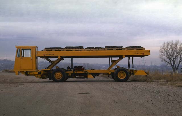 Here the low-lift is carrying two rows of five pallets with the cargo deck fully extended.